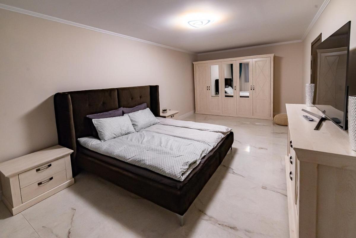 Moky Rezident 2 Apartamento Arad Exterior foto