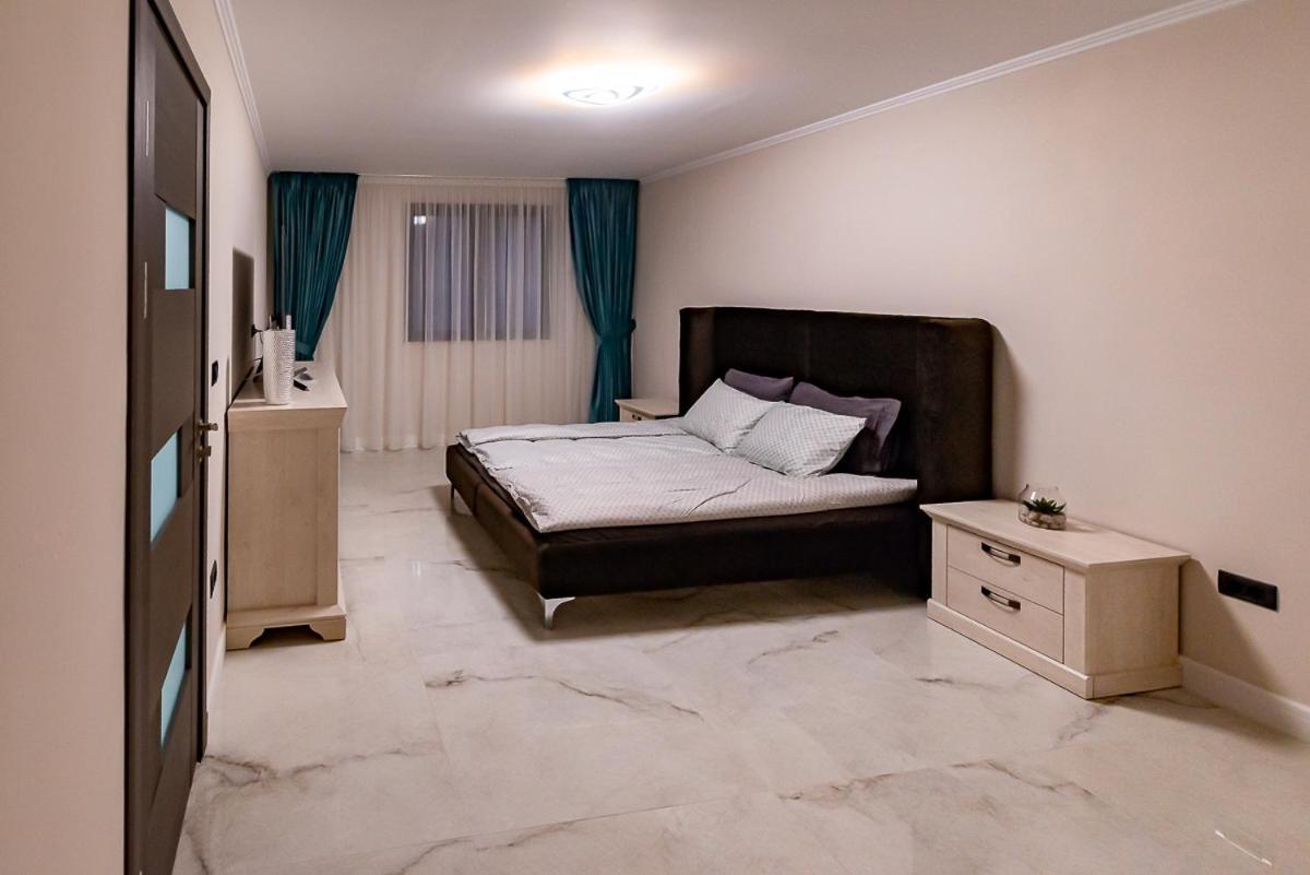 Moky Rezident 2 Apartamento Arad Exterior foto